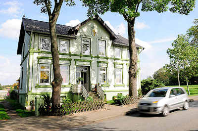 8184 Grnderzeitliches Einzelhaus an der Strasse - Architekturbilder aus den Hamburger Stadtteilen.